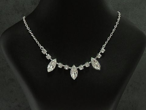 Funkelnde Strasskette in weiß, Länge 38-45 cm, hergestellt von Juwelier Harnisch, aus Sterling Silber und silberfarben, elegant und stilvoll für besondere Anlässe.