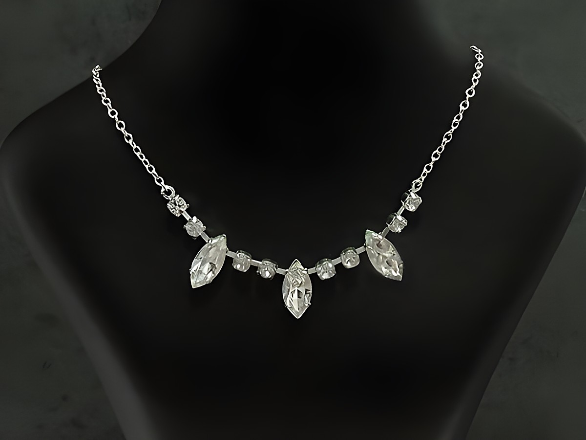 Funkelnde Strasskette in weiß, Länge 38-45 cm, hergestellt von Juwelier Harnisch, aus Sterling Silber und silberfarben, elegant und stilvoll für besondere Anlässe.