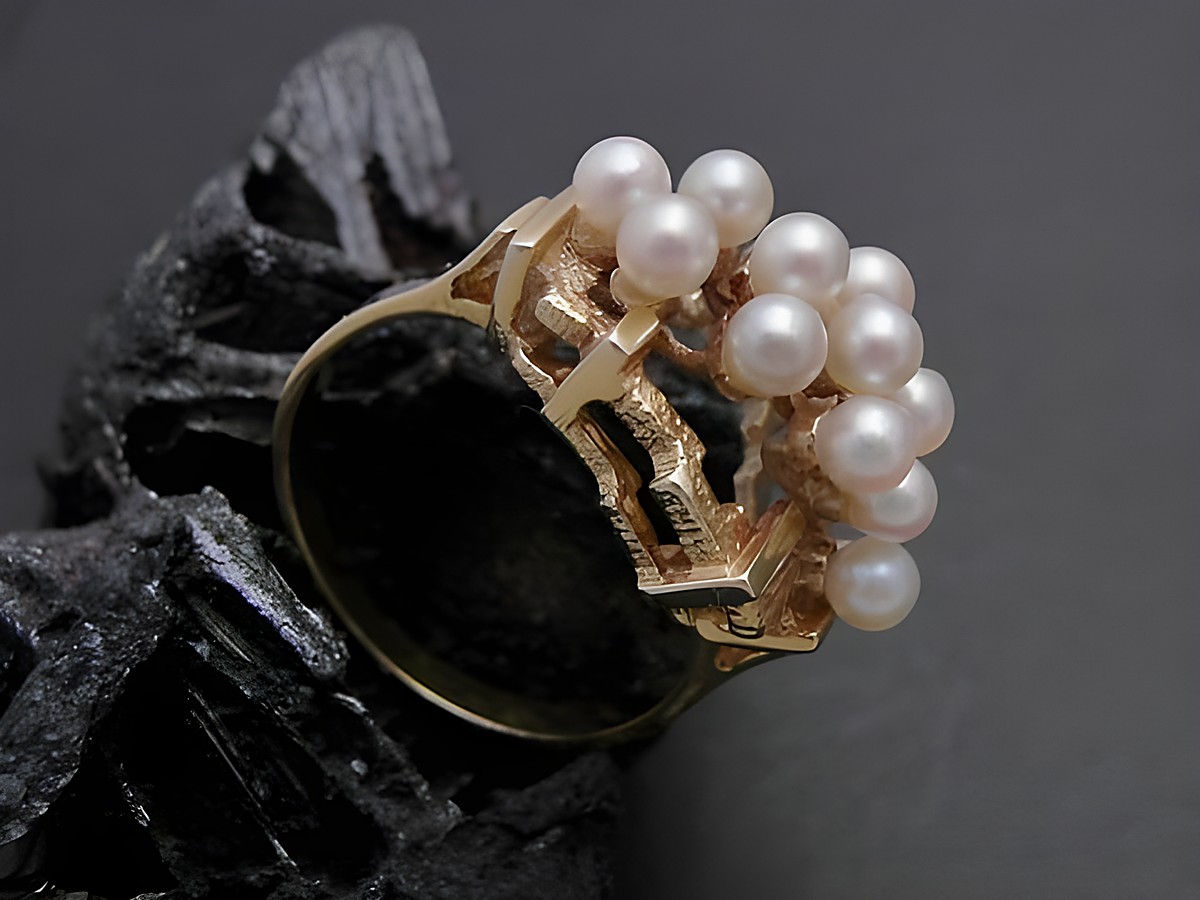 Gold Perlen Ring mit Zuchtperlen von 3,2 mm, verarbeitet aus Gold 585, Größe 53, Hersteller Juwelier Harnisch, geeignet bis Größe 54/17,5, elegantes Design mit mehreren Perlen. – Ansicht 2