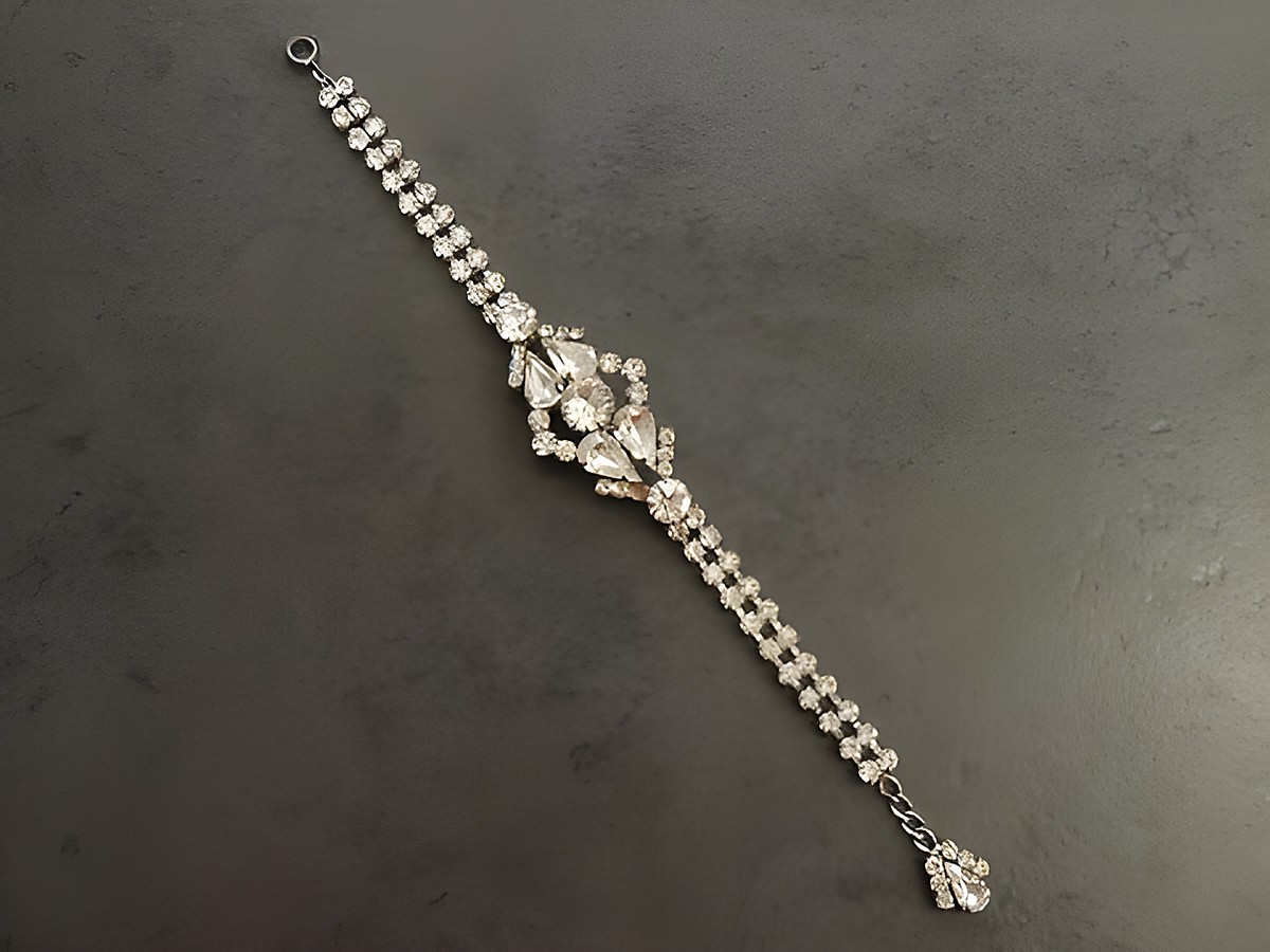 Strass Armband pompös in Weiß mit silberfarbenem Design, 19-20 cm, Hersteller Juwelier Harnisch, ideal als elegantes Accessoire, perfekt für besondere Anlässe. – Ansicht 2