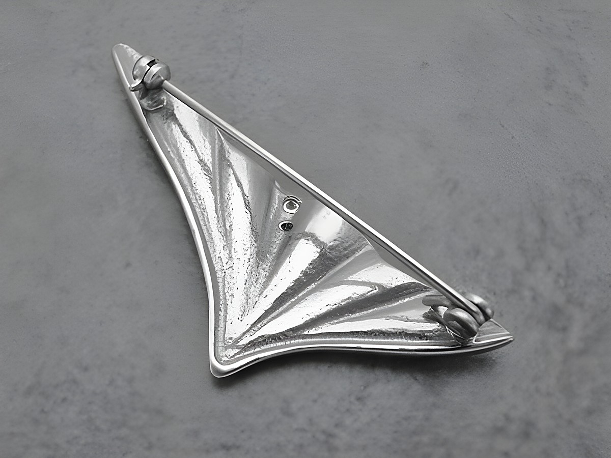 Silber Brosche teilvergoldet entzückend Zirkonia bicolor, Hersteller Juwelier Harnisch Broschen, zeigt ein elegantes, geschwungenes Design mit feinen Details und einem glänzenden Finish. – Ansicht 2