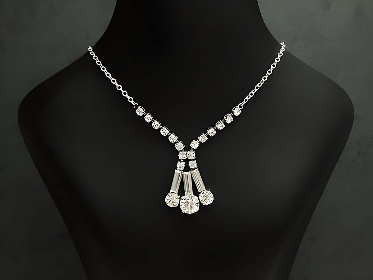 Strass Collier Kette lieblich weiß 38-45 cm aus Sterling Silber mit silberfarbener Strasskette, Hersteller Juwelier Harnisch, elegantes Design mit funkelnden Elementen.