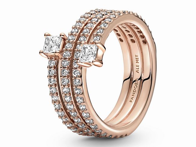 Dreifach-Spiral Ring von Pandora in Roségold Vergoldung mit klaren Zirkonia. Elegantes Design mit funkelnden Steinen, Größe 52. Ideal für besondere Anlässe oder als Geschenk.