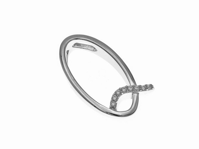 Anhänger aus poliertem Sterling Silber in Form des Buchstabens Q, verziert mit Zirkonia, hergestellt von Juwelier Harnisch. Elegant und modern, ideal als Schmuckstück.