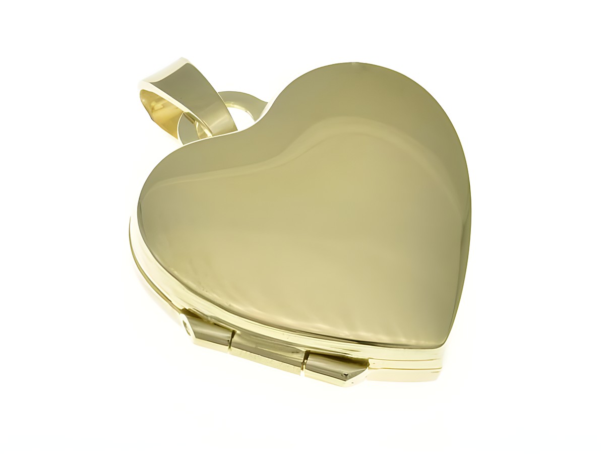 Herzförmiges Medaillon aus teilmattiertem Sterling Silber, vergoldet mit Gelbgold, Herstellungsort Juwelier Harnisch, hochwertig verarbeitet und elegant im Design.