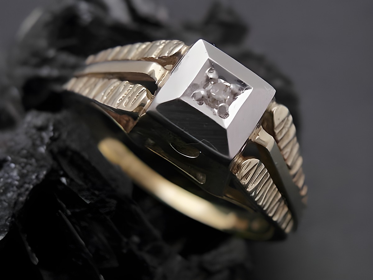 Gold Ring bewundernswert aus Gold 585 bicolor mit Diamant, eleganter Goldring der Größe 54, Hersteller Juwelier Harnisch, ideal bis Größe 54/17,5.