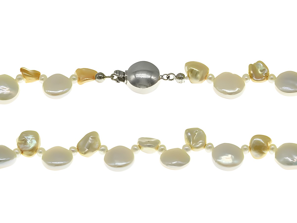 Perlenkette aus Süßwasser-Zuchtperlen in Weiß und Creme mit einem Durchmesser von 3 bis 10,5 mm, 44 cm lang, mit einem besonderen Design und silbernem Verschluss, Hersteller Juwelier Harnisch.