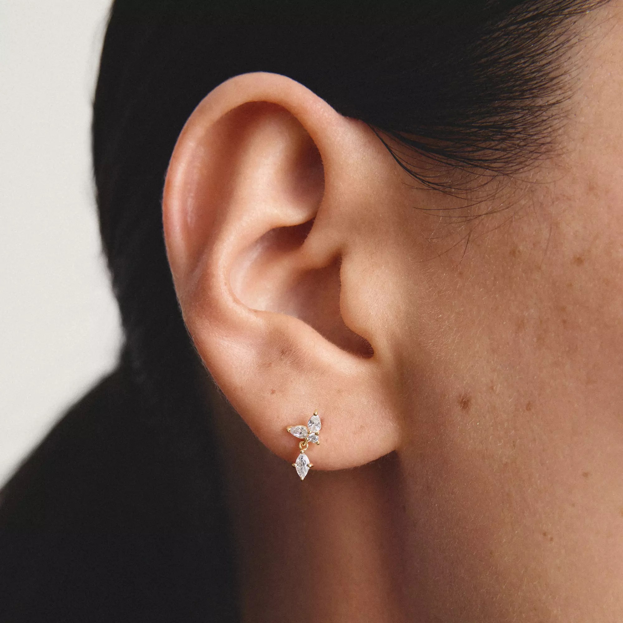 Thomas Sabo Ohrstecker mit weißem Zirkonia – vergoldet – 5 mm breit – Ansicht 3