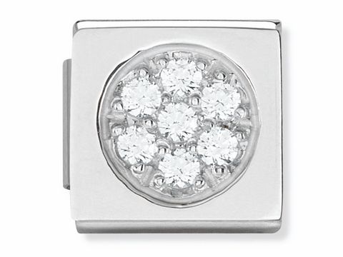 Ein elegantes Charm in Silber mit einem runden Design, verziert mit funkelnden Zirkonia-Steinen. Teil der Nomination Royal Collection, Modellnummer 140957 23.
