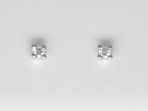 Weiße Gold Ohrringe in Krappenfassung mit faszinierenden Brillanten von 0,15 ct W/Si, Steckerdesign, Hersteller: Juwelier Harnisch, ideal für eleganten Schmuck.