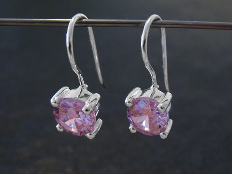 Rosa Zirkonia Ohrringe aus Sterling Silber, elegant designte Ohrhänger mit funkelndem Stein, Hersteller Juwelier Harnisch. Ideal für besondere Anlässe und alltägliche Eleganz.