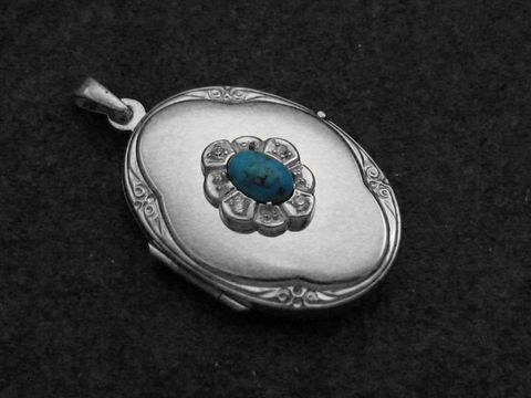 Türkis Medaillon Cabochon aus Sterling Silber mit Zirkonia, elegantem Design und feiner Verarbeitung, ideal als Schmuckstück oder Geschenk vom Juwelier Harnisch.