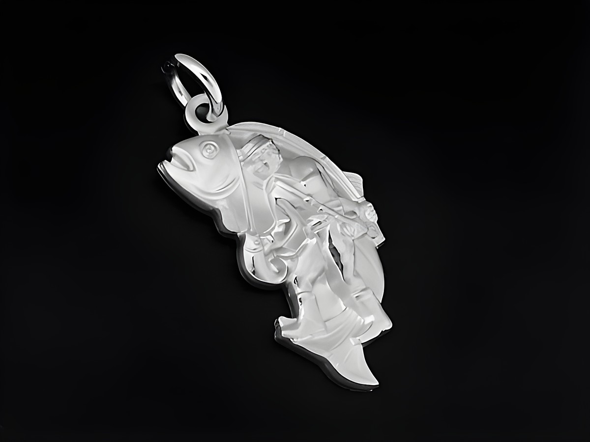 Ein filigraner Anhänger aus 925 Sterling Silber, rhodiniert, zeigt einen Angler auf einem Fisch. Massiv und detailreich gestaltet, ideal für Tierliebhaber und Schmuckenthusiasten.