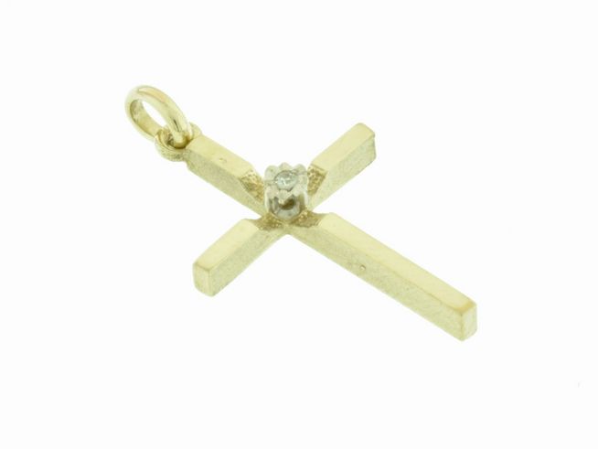Hinreißender Kreuzanhänger aus Gold 333 mit einem Diamanten, hergestellt von Juwelier Harnisch. Elegantes Design und edle Materialien perfekt für jeden Anlass.