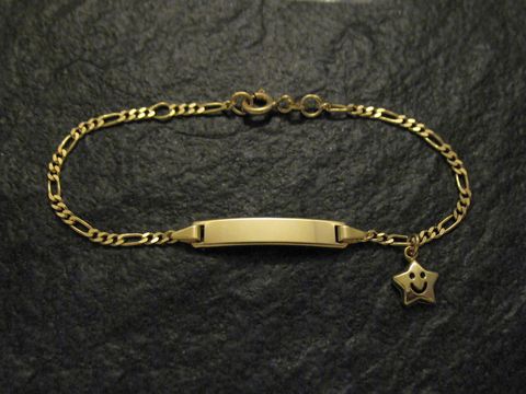 Gold Gravur Armband mit Stern und einer Länge bis 16 cm von Juwelier Harnisch, bietet eine flache Gravuroberfläche und einen charmanten Sternanhänger. Ideal für persönliche Gravuren.