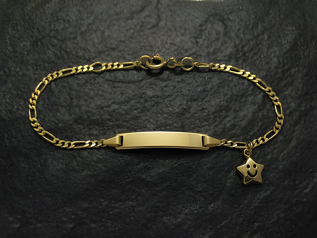 Gold Gravur Armband mit Stern und einer Länge bis 16 cm von Juwelier Harnisch, bietet eine flache Gravuroberfläche und einen charmanten Sternanhänger. Ideal für persönliche Gravuren.
