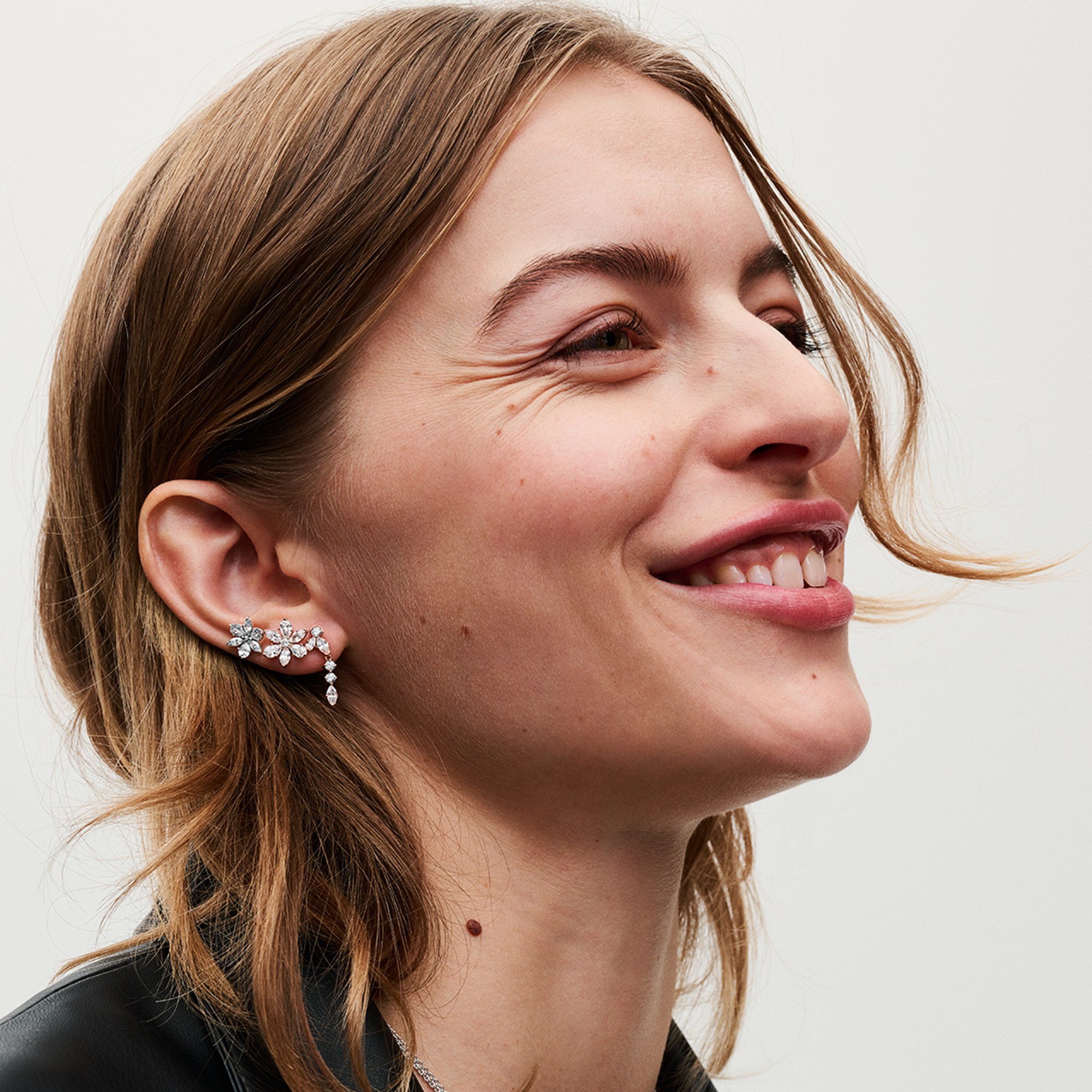 Pandora Funkelnde Herbarium Cluster Ohrringe - Sterling Silber – Ansicht 4
