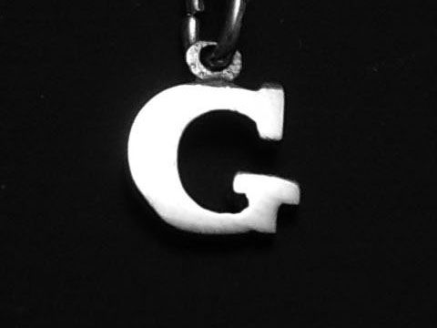 925 Sterling Silber Druck-Buchstaben Anhänger in Form des Buchstabens G, hergestellt von Juwelier Harnisch, elegant und modern gestaltet, ideal für individuelles Schmuckdesign.