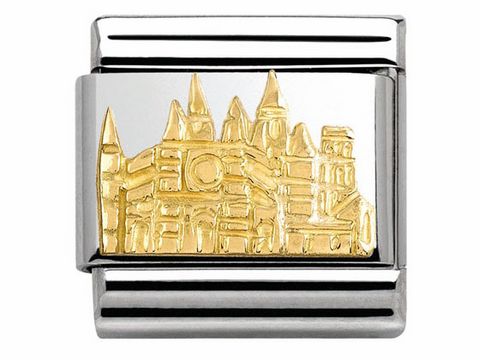 Eine silberne Bicolor-Metallplatte mit einer goldenen Reliefdarstellung der Kathedrale von Palma auf Mallorca, ein einzigartiges Schmuckstück von Nomination, das Monumente repräsentiert.