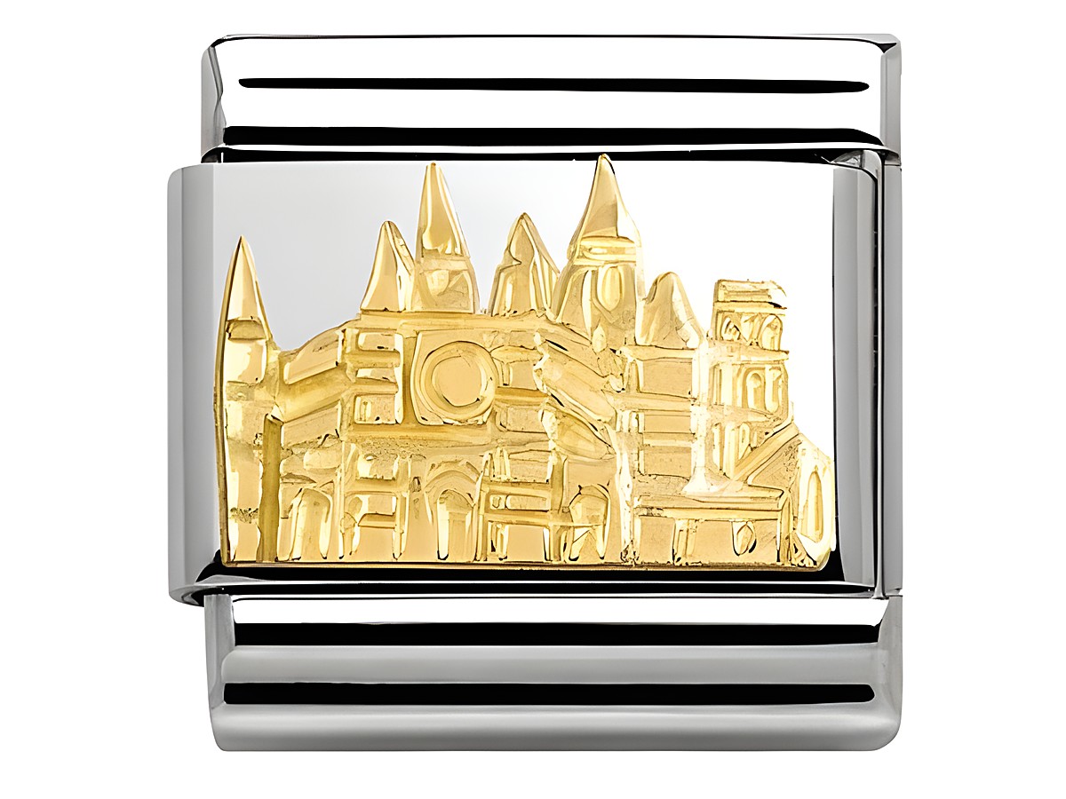 Eine silberne Bicolor-Metallplatte mit einer goldenen Reliefdarstellung der Kathedrale von Palma auf Mallorca, ein einzigartiges Schmuckstück von Nomination, das Monumente repräsentiert.