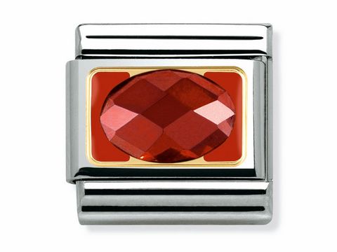 Elegante NOMINATION Classic - ROT Zirkonia 030608 005 mit einer roten Fassung, besticht durch ihren funkelnden, ovalen roten Zirkonia in einem silbernen Rahmen. Ideal für stilvolle Akzente.