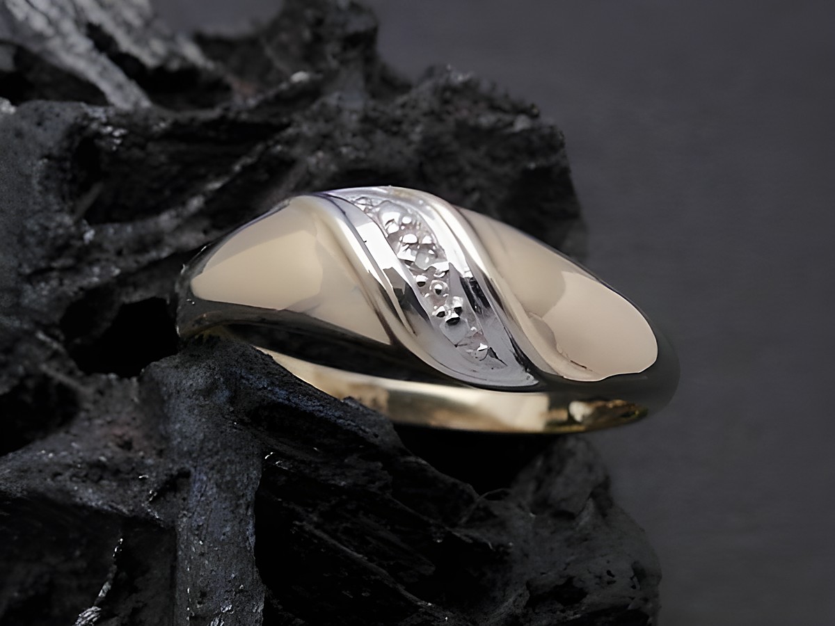 Gold Ring traumhaft Gold 333 bicolor mit Diamanten im Design eines eleganten Goldrings in der Größe 55,5 bis 56/18, Hersteller Juwelier Harnisch.