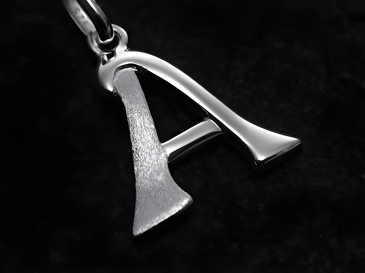 Buchstaben Anhänger teilmattiert aus Sterling Silber, Hersteller Juwelier Harnisch, formschöner Buchstabe A in modernem Design.