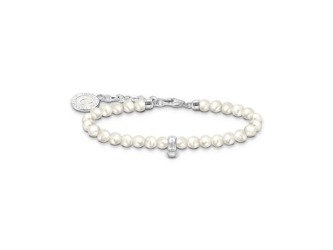 Armband von Thomas Sabo aus Silber mit weißen Zuchtperlen und einem Emaille-Element. Verstellbare Länge von 16 bis 19 cm. Elegantes Design für stilvolle Anlässe.