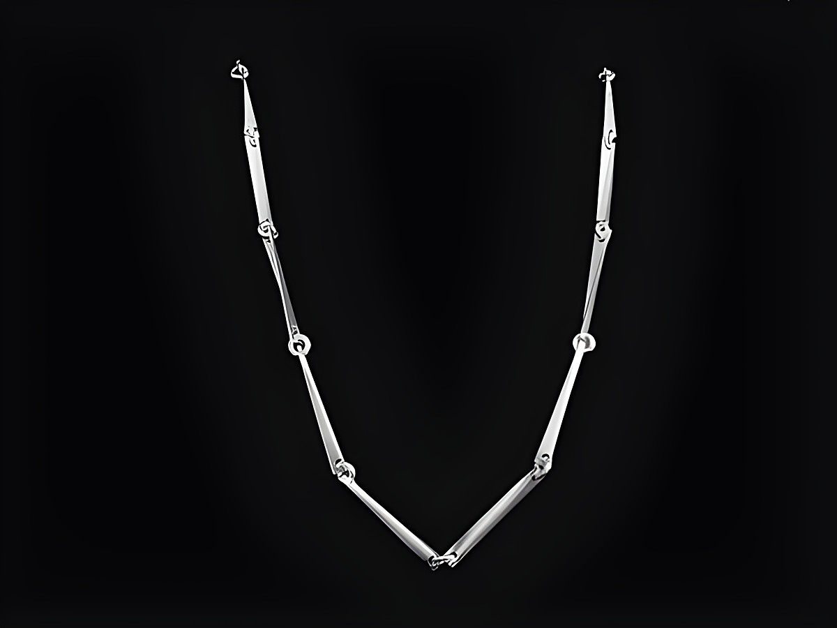 Lange Kette XXL versilbert im Stäbchen Design mit den Maßen 34,2 x 4,5 mm und einer Länge von 78,5 cm, hergestellt von Juwelier Harnisch, versilberte Ketten.