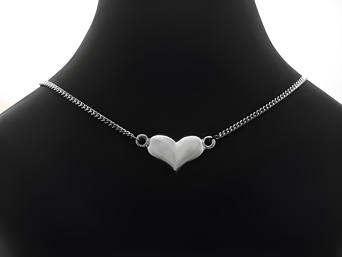 Kette inkl. Anhänger in Herzform plastisch, versilbert, 37 cm lang, Hersteller Juwelier Harnisch, elegantes Set aus Kette und Anhänger, ideal als Schmuckstück für besondere Anlässe.