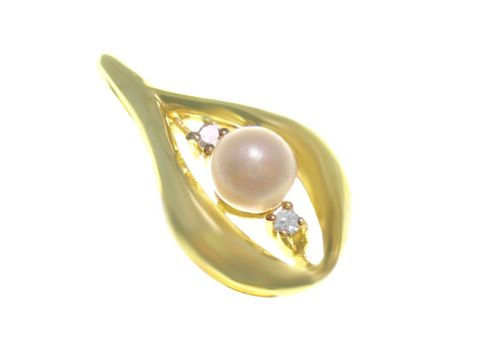Gold Anhänger mit polierter Oberfläche und einer zentralen Perle, verziert mit kleinen Diamanten von 0,01 ct, Hersteller Juwelier Harnisch, Diamanten & Brillianten.