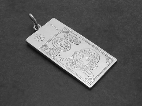 31008-0 Silber Anhänger in Form eines 1000 DM Geldscheins, rar und von Juwelier Harnisch. Detailreiche Motive zeigen die Gestaltung des Geldscheins und verleihen dem Anhänger einen einzigartigen Charme.