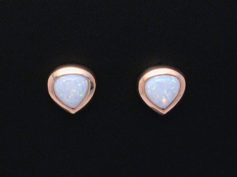 Zeitlose Gold Ohrringe aus 585er Gold mit Opal, Hersteller Juwelier Harnisch, elegant und funkelnd, ideal für jeden Anlass.