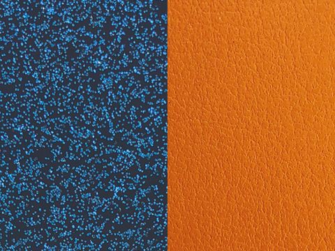 Lederarmreif Einsatz von Les Georgettes in Blau Glitzer und Aprikose, 8 mm, zeigt eine glitzernde blaue Oberfläche auf der linken Seite und eine matte aprikosefarbene Lederoberfläche auf der rechten Seite.