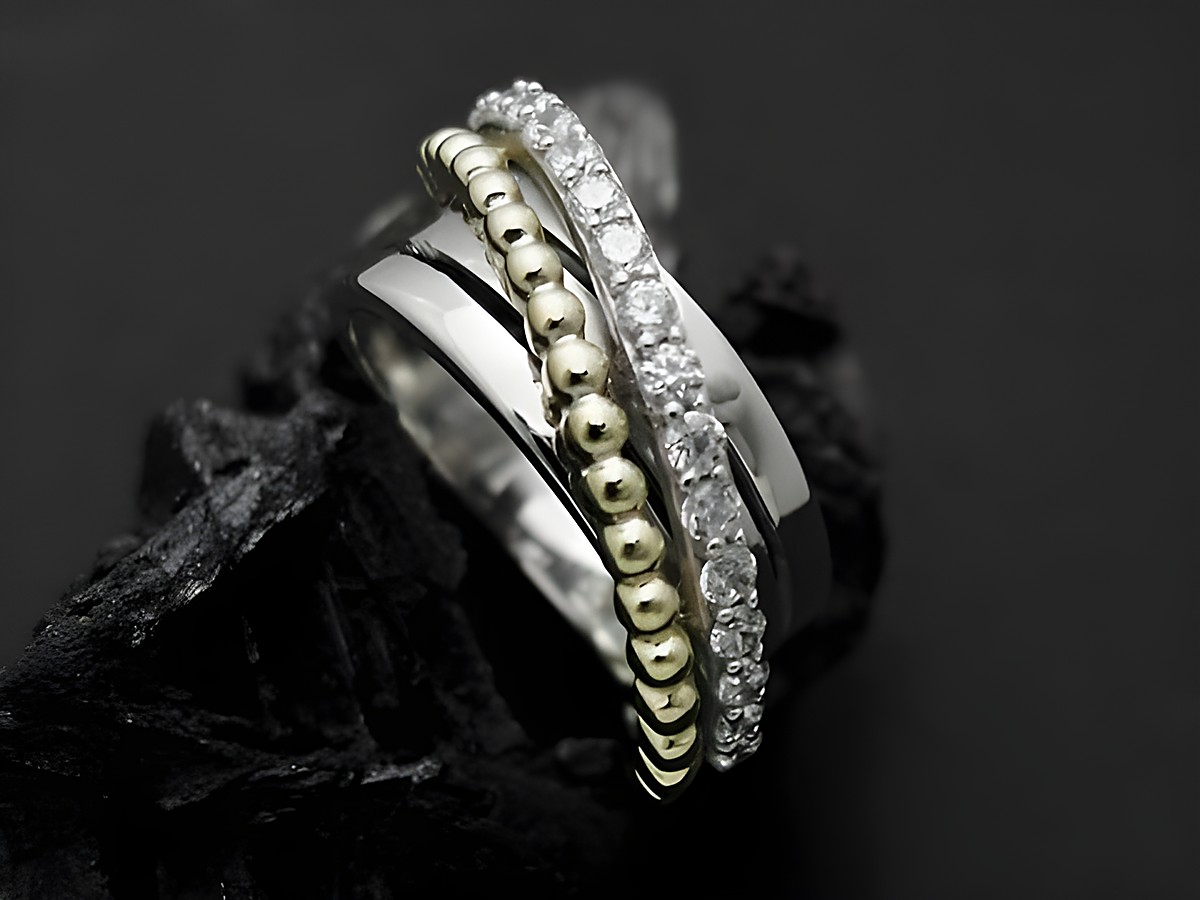 Silber Ring mit modernem Designmuster, Zirkonia und bicolor Ausführung, Gr. 56, Hersteller: Juwelier Harnisch, bis Gr. 56 / 17,8, eleganter Schmuck für jeden Anlass.