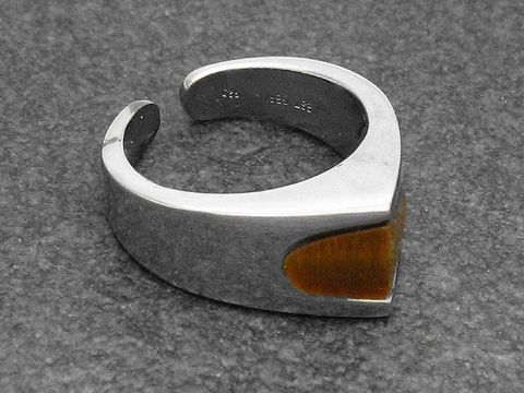 Silberring rho extravagant in verstellbarer Größe mit Tigerauge, Hersteller Juwelier Harnisch, rhodiniert, edles Design in modernem Stil.