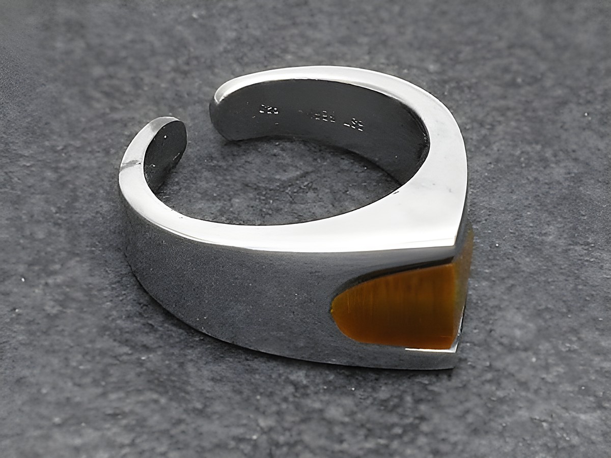 Silberring rho extravagant in verstellbarer Größe mit Tigerauge, Hersteller Juwelier Harnisch, rhodiniert, edles Design in modernem Stil.