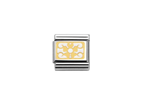 Bicolor Charm aus der Elegance Collection von Nomination, zeigt eine stilisierte Blüte in Weiß und Gelb mit eleganten Mustern auf Emaille, passend für Armbänder.