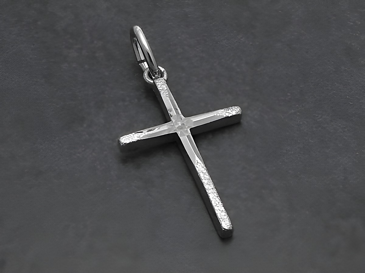 Silber Kreuz Anhänger mit Muster, inspiriert von der Papst Kirche und dem Gothic Glauben, hergestellt von Juwelier Harnisch. Elegant und zeitlos, ideal für Glaubenssymbole.