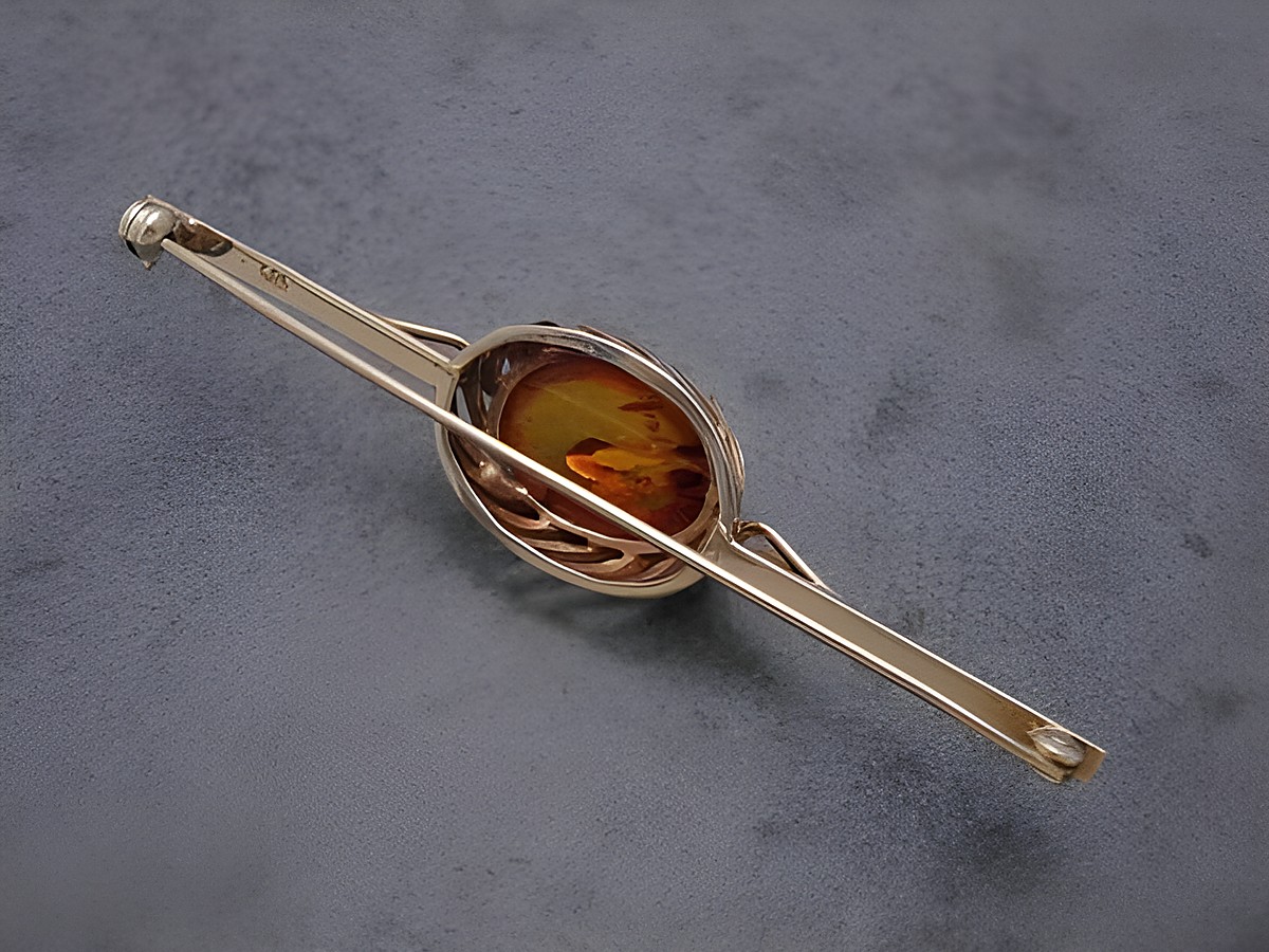 Gold Brosche faszinierend aus Gold 585 mit Bernstein als Anstecknadel, hergestellt vom Juwelier Harnisch, elegant gestaltete Broschenform. – Ansicht 2