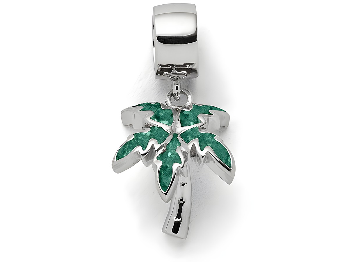 Sterling Silber Charm in Palmenform mit grünem Steinsand, ergänzt durch einen glänzenden Anhänger, ideal für individuelle Schmuckgestaltungen.