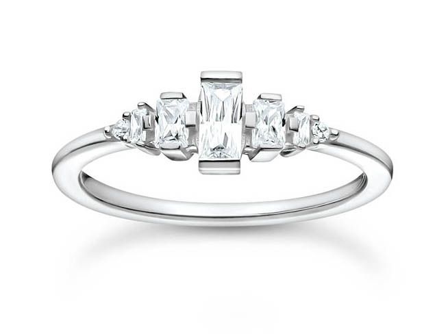 Thomas Sabo Charming Ring TR2347-051-14-56 aus Sterling Silber mit weißen Zirkonia in der Größe 56, elegantes Design mit fünf funkelnden Steinen in ansprechender Anordnung.