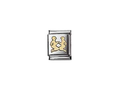 Sternzeichen Big Zwilling von Nomination in Gold auf silbernem Hintergrund, zeigt zwei stilisierte Zwillinge, die sich gegenüberstehen, ideal für Schmuckliebhaber und Sternzeichen-Fans.