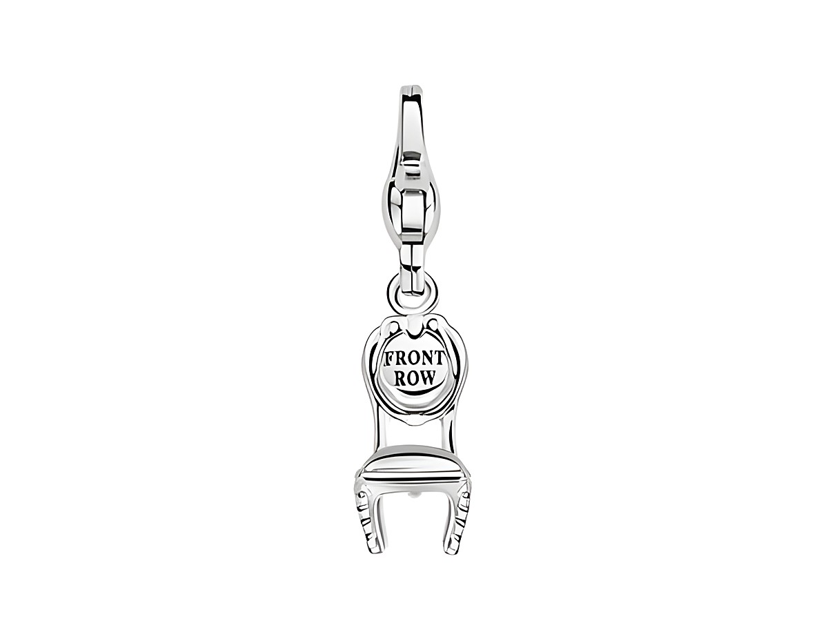 Silberner Charme in Form eines Stuhls mit der Aufschrift FRONT ROW, aus der Kollektion Ti Sento, Modellnummer 8456SI. Ideal für persönlichen Schmuck und Accessoires.