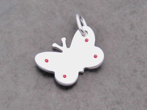 Silber Anhänger in Form eines Schmetterlings, tierisch, mattiert und mit rotem Lack verziert, Hersteller: Juwelier Harnisch, ideal für Schmuckliebhaber und Tierfreunde.