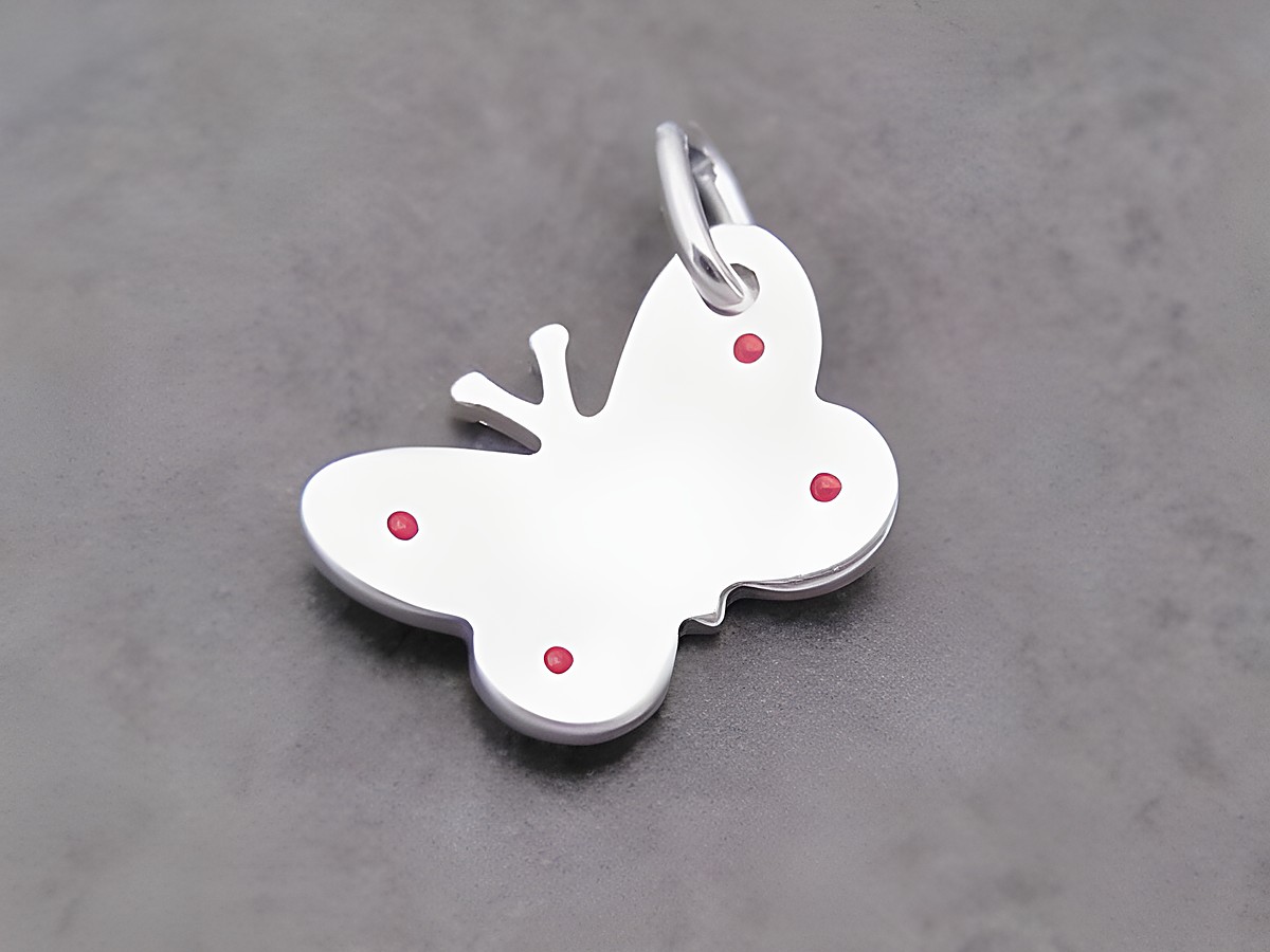 Silber Anhänger in Form eines Schmetterlings, tierisch, mattiert und mit rotem Lack verziert, Hersteller: Juwelier Harnisch, ideal für Schmuckliebhaber und Tierfreunde.