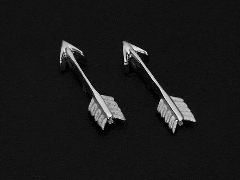 Silber Ohrringe in Pfeil-Design, Ohrstecker ohne Stein, rhodiniert, Hersteller Juwelier Harnisch. Edles und modernes Schmuckstück für jeden Anlass.