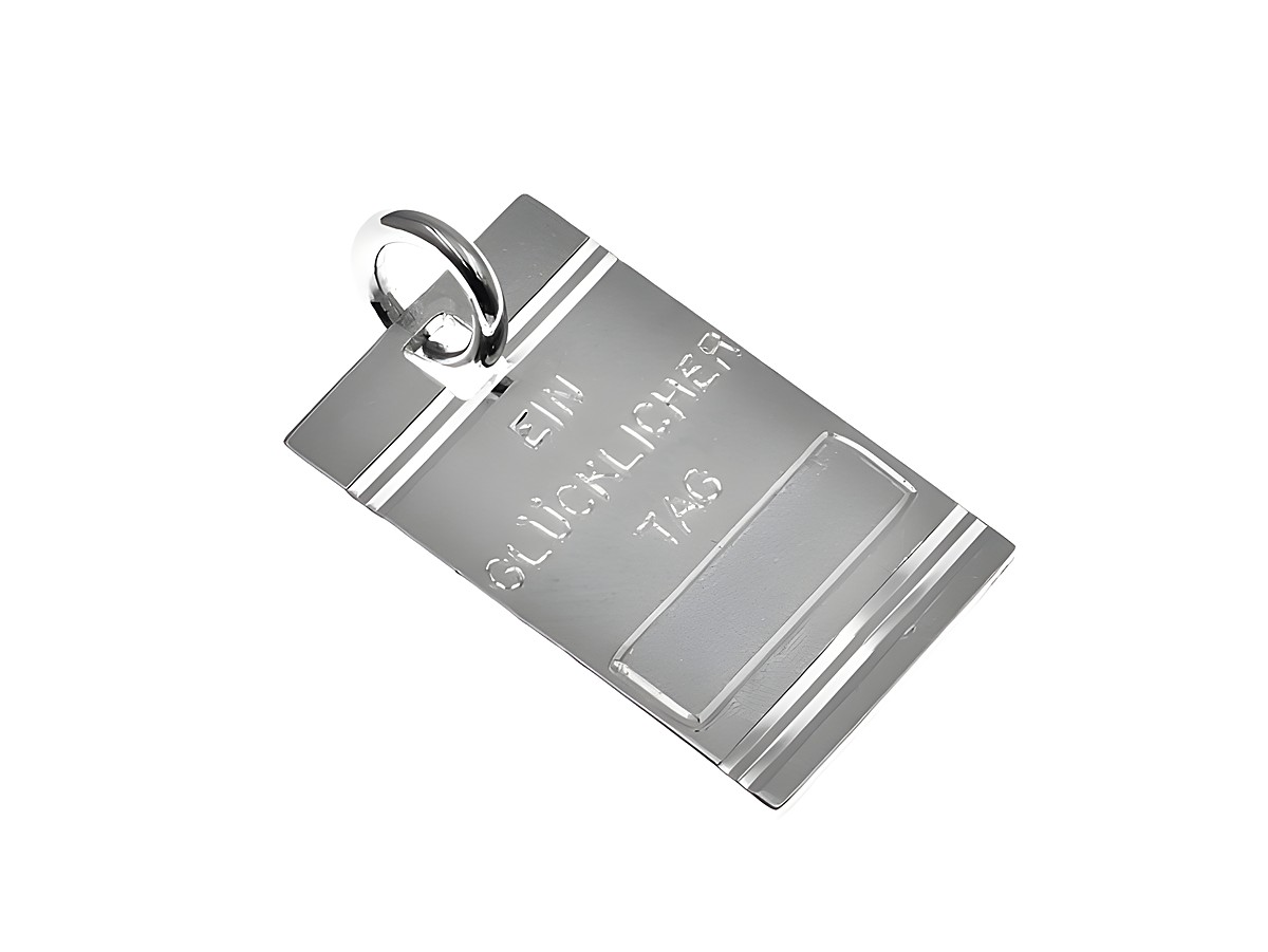 Gravur Silber Anhänger matt mit der Aufschrift Ein glücklicher Tag, Hersteller Juwelier Harnisch, schlichtes Design ideal für persönliche Geschenkideen.