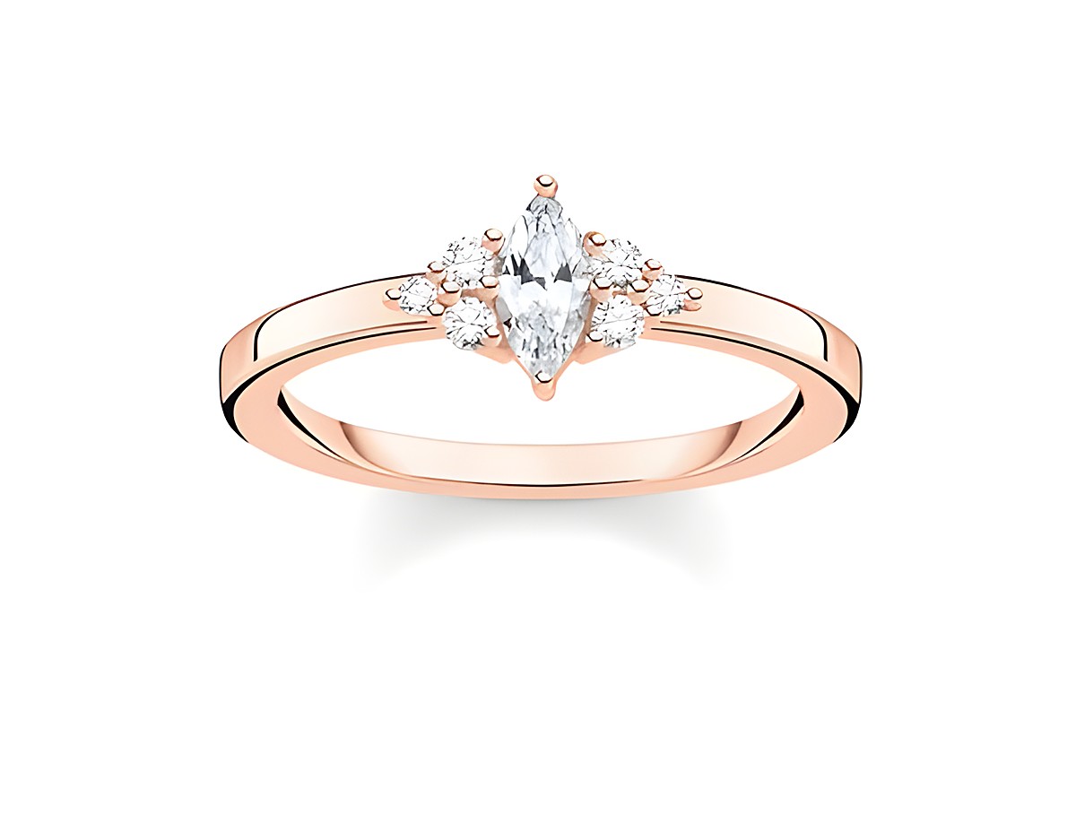Eleganter Thomas Sabo Ring Gr. 48 aus Silber und Roségold mit Zirkonia in klarer Farbe und einem marquiseförmigen Hauptstein, umgeben von funkelnden kleinen Steinen.
