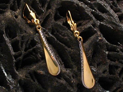 Puristische Ohrhänger aus echt Gold bicolor von Juwelier Harnisch, ohne Stein, mit eleganter Tropfenform und feiner Verarbeitung, ideal für stilvolle Akzente.